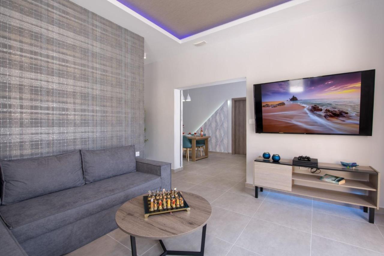 Luxury Villa Eva-Mari With Jacuzzi, 50M From The Beach Sztalósz Kültér fotó